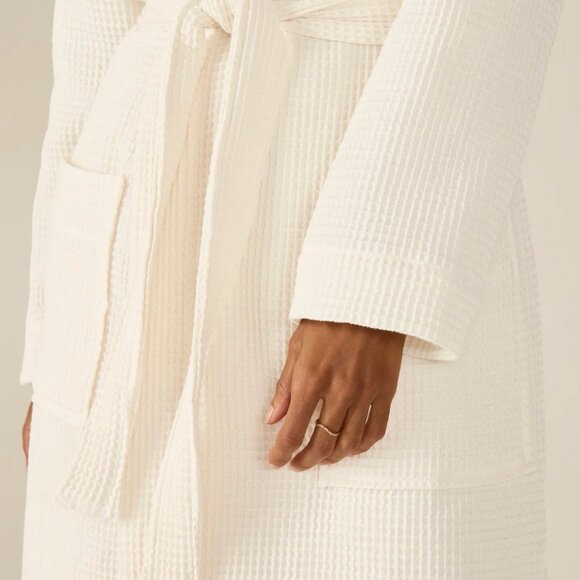 Coyuchi Unisex Turkish Cotton Organic Waffle Bathrobe, Undyed White, XS/S - Picture 3 of 7